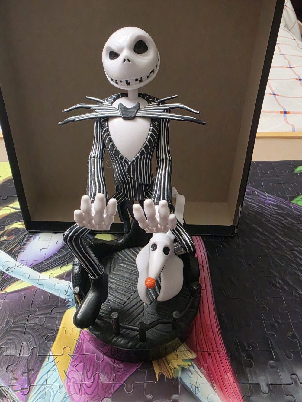 Nightmare Before Christmas T-shirt Size XL, 3D Puzzle And Holder Lot - Picture 8 of 10